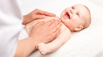 Cura del bebè + Salute + massaggio del bebè + massaggio di felicità